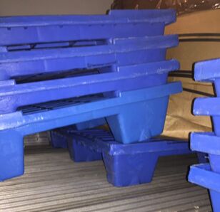 Pallets overlapping can cause damage during transport.